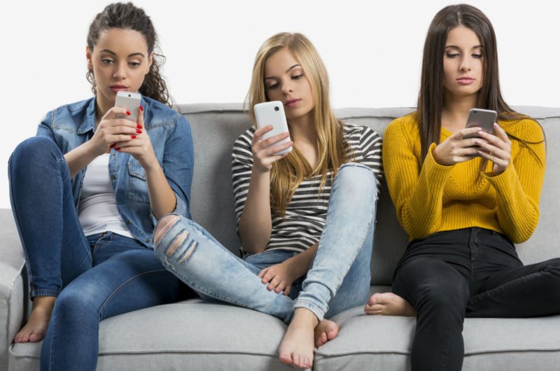 Jovens e a tecnologia - uso excesivo de celulares e redes sociais
