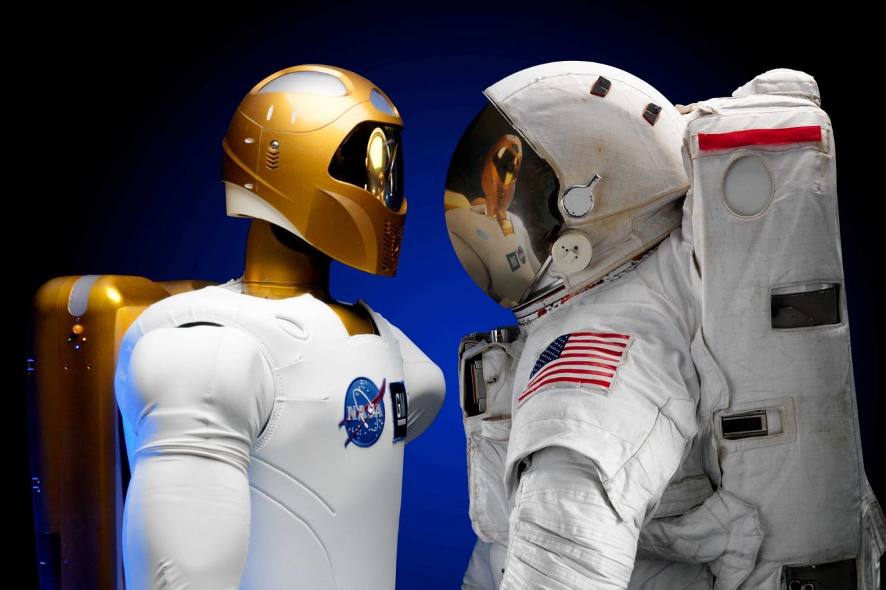 Inteligencia artificial - Robo astronauta e astronauta