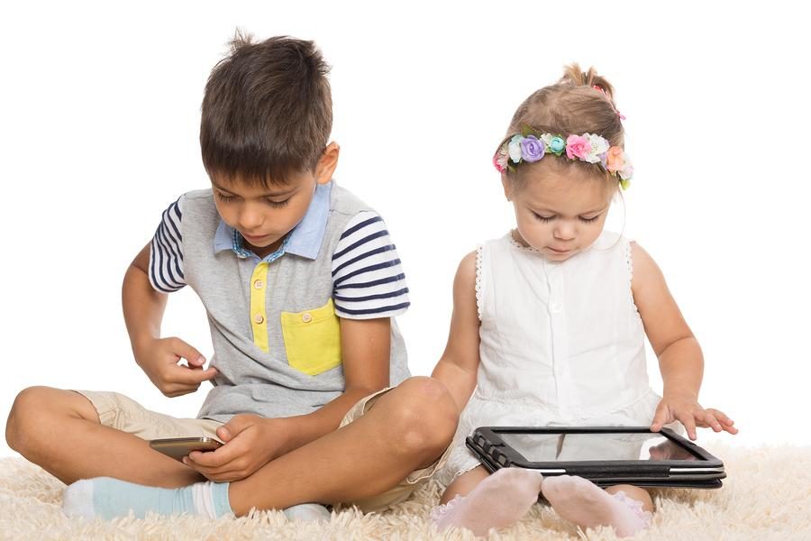 Crianças na tecnologia