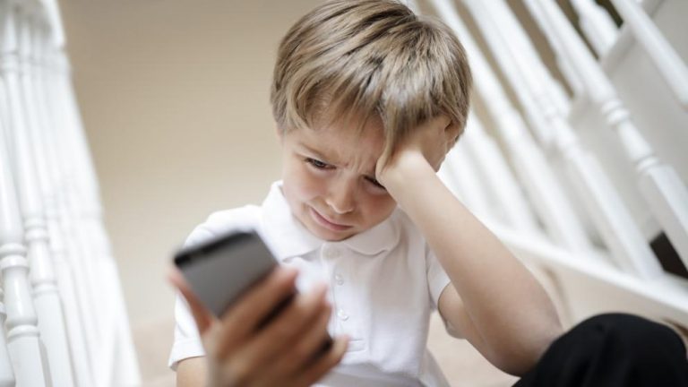 Guia prático para conhecer se seu filho sofre ou pratica Cyberbullying
