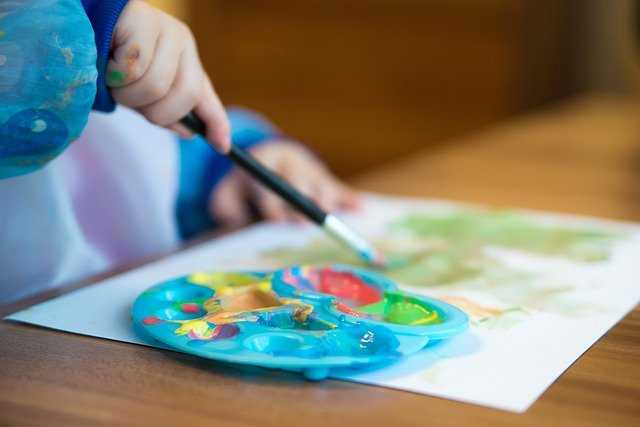 Como a tecnologia pode desenvolver habilidades criativas e artísticas nos seus filhos
